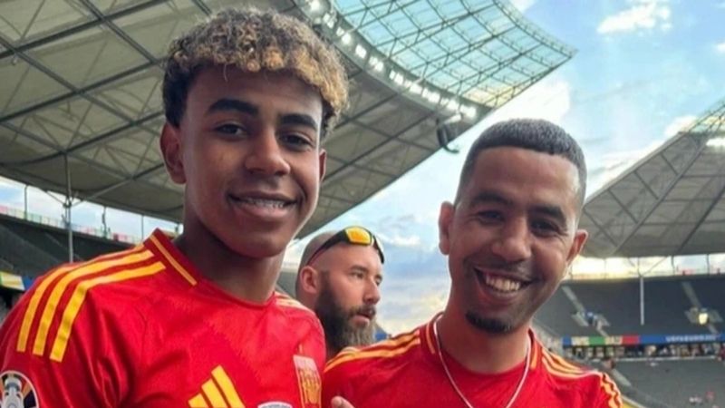 Bố Lamine Yamal là ai?