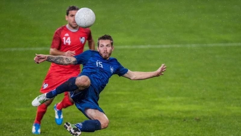 Cách thoát pressing trong bóng đá hiệu quả