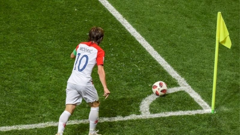 Đá phạt góc là gì? 