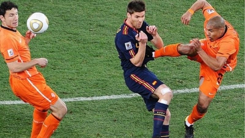 Đánh nóng trong bóng đá là gì?