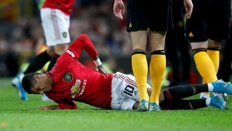 INJ Trong Bóng Đá Là Gì – Giải Mã Ký Hiệu Bí Ẩn Trên Sân Cỏ 2 INJ Trong Bóng Đá Là Gì?