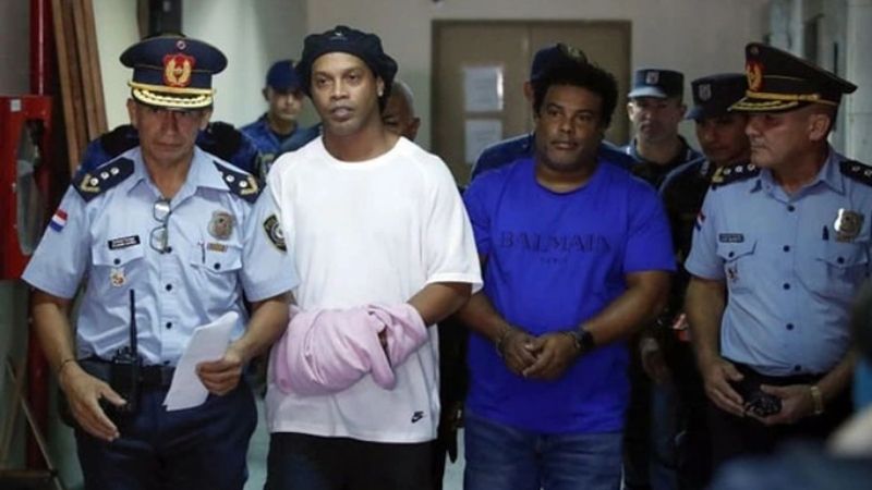 Ronaldinho Tại Sao Bị Bắt – Bí Ẩn Phía Sau Hào Quang Sân Cỏ 3 Ronaldinho tại sao bị bắt?