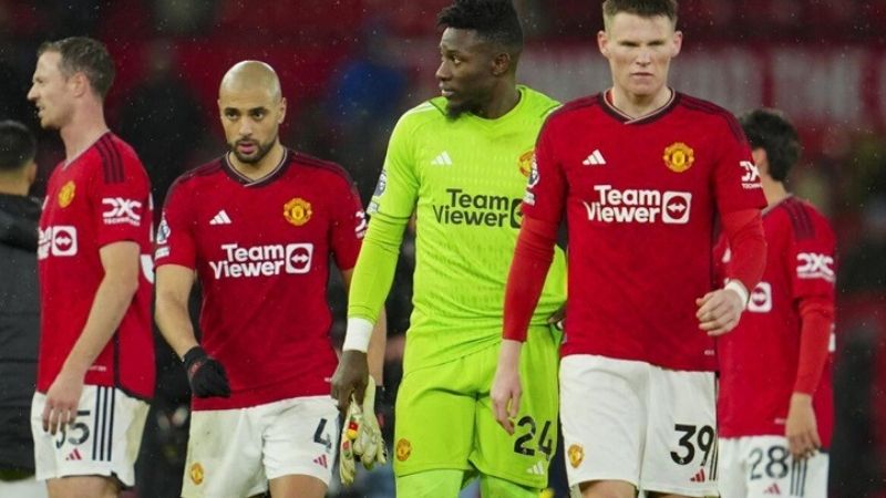 Tại Sao MU Không Được Đá C1 Mùa 2025/26? Nguyên Nhân 3 Sai lầm chiến thuật và khủng hoảng niềm tin nội bộ