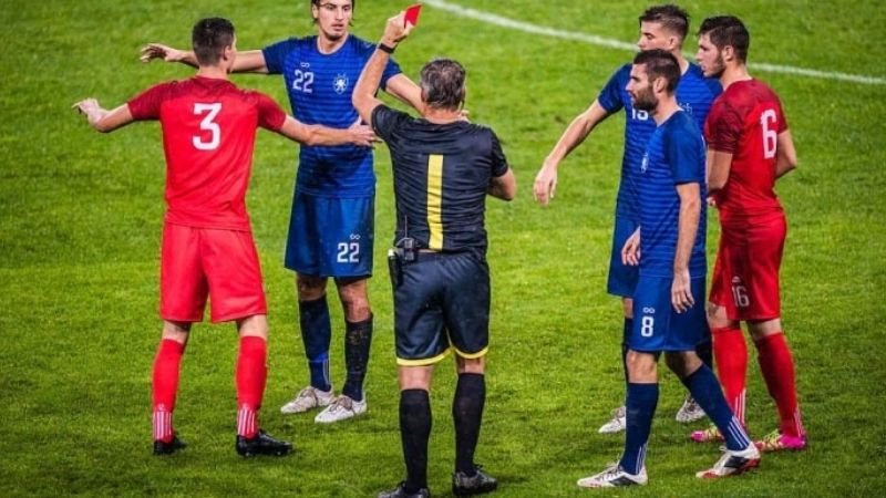 Ví Dụ Thực Tế Về PRC Trong Bóng Đá