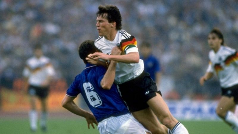 Libero Trong Bóng Đá Là Gì Và Vai Trò Đặc Biệt Trên Sân Cỏ 3 Vì sao libero biến mất trong bóng đá hiện đại?