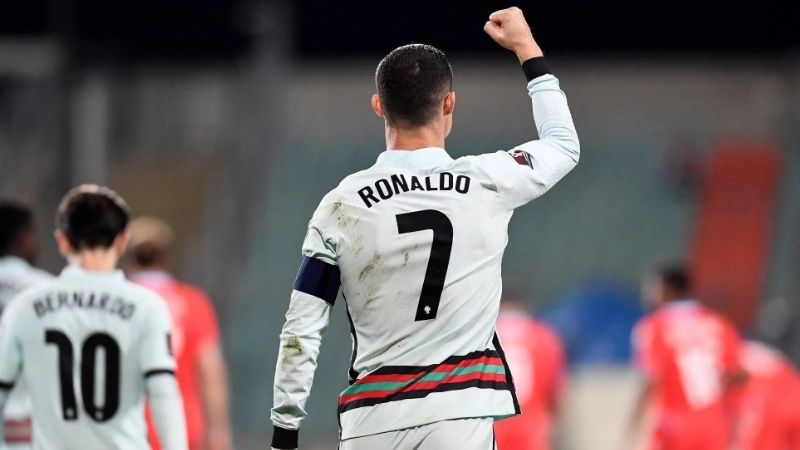 Câu hỏi thường gặp vì sao Ronaldo mặc áo số 7